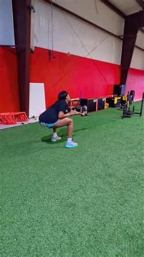 I use a single arm sled pull as a full body strength movements. Getting benefits like explosiveness, working the posterior chain, core and lower body muscles like the glute the hamstring and quads. A pure functional movement. #basketball #nodaysoff #volleyball #baseball #sportsperformance #strengthandconditioning #athlete #fitness #sports #strengthtraining #training #strength #sportsperformancetraining #sportstraining #injuryprevention #speedtraining #physicaltherapy #strengthcoach #football #at