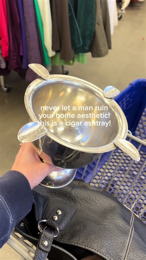 it’s the masculine version of the famous flower ashtray I want so bad #thrift #thrifting #thrifted