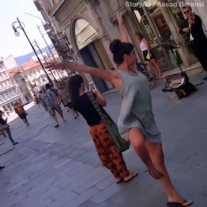 When a ballerina and a violin busker meet in Italy 💃🎻 | LADbible