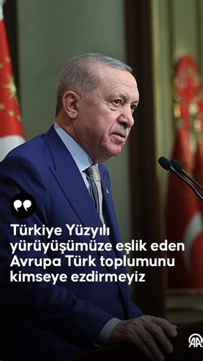 Anadolu Ajansı on Instagram: "Cumhurbaşkanı Erdoğan, Uluslararası Demokratlar Birliği heyetini kabul programında konuştu ⤵️⁠ ⁠ — Ötelendik, örselendik, horlandık, fidan gibi gençlerimizi, gözleri ışıl ışıl yavrularımızı, elleri nasırlı kardeşlerimizi ırkçı teröre kurban verdik⁠ ⁠ — Karşılaştığı onca engele rağmen Türk diasporası ayakta kalmayı, her alanda söz, etki ve irade sahibi olmayı başarmıştır⁠ ⁠ — Biz ister sınırlarımız içinde, isterse yurt dışında yaşasın hiçbir insanımızın ezilmesine, h