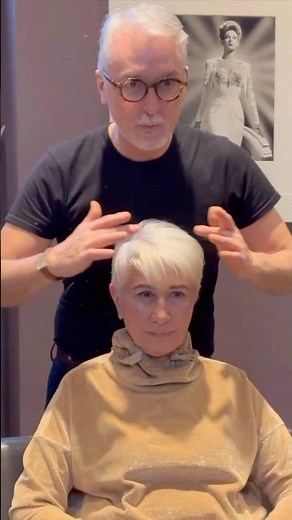 Un taglio corto per lasciare definitivamente le colorazione e lasciare il bianco con un taglio corto
