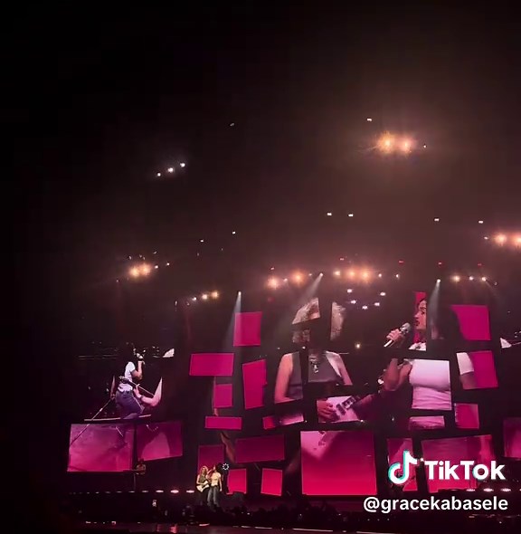 Katy Perry's First Live Performance of 'Bandaids'