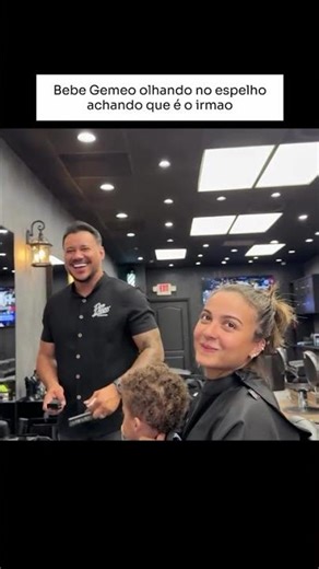 Bebê geme além do espelho 😂😂-#gemeos #twins #Casal #pedidodecasamento #gravida #gravidez