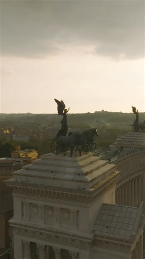 Michel Santos on Instagram: "🇮🇹 🎶 Con te partirò… Como Roma, essa música é eterna. Cada nota ecoa pelas ruas antigas, entre luzes douradas, história e paixão. Andrea Bocelli transforma despedida em arte, e Roma vira cenário de um amor que nunca se perde no tempo 🤍 Con te partirò – Andrea Bocelli #Roma #Rome #AndreaBocelli #ContePartiro #Italia MusicaEterna ClassicalMusic MusicaQueTocaAAlma TravelVibes ReelsBrasil"