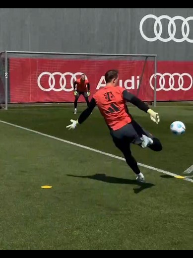 FC Bayern Goalkeeper Training with Daniel Peretz
