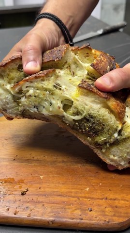 Delicious Cheesy Pull-Apart Bread Recipe