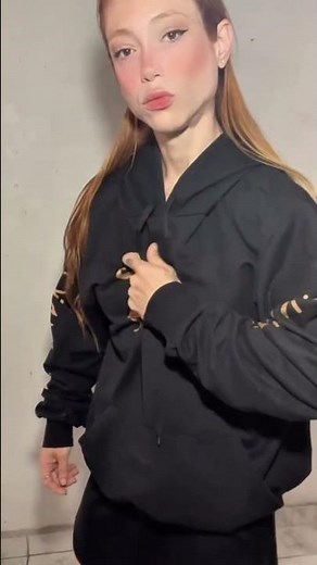 Muscle girl flex super abs