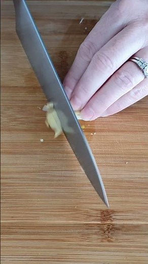 SIMPLE Way to Mince Garlic #garlic #tips #cookingtips