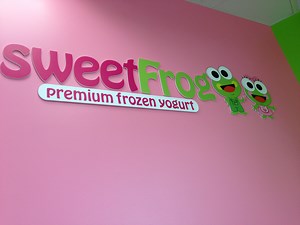 Sweet Frog Frozen Yogurt Opens In Frankfort