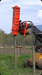 Eterra PDX-1000 Post Driver is designed for both Skid Steer AND Excavators and has an add on grapple feature to make placing posts easier and more efficient. Eterra really thinks of everything.😍 | Skid Steer Solutions
