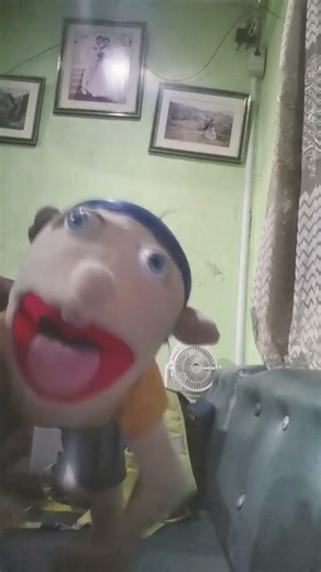 Jeffy makes food ingredients into a rap song