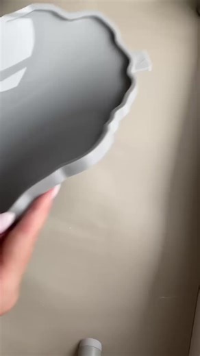 Create Stunning Resin Trays for Home Decor