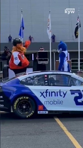 Gritty and Franklin help reveal new sign for Xfinity Mobile Arena