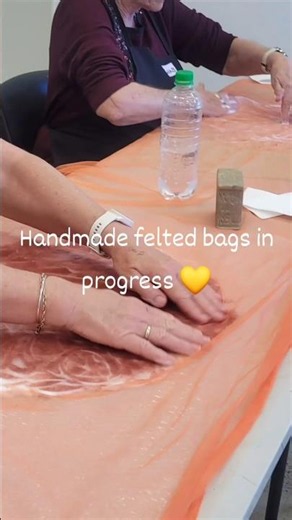 Felted Bags with Wool #Felting #WoolArt #VesuNZ #wetfelting #woolencraft #vesunz #aucklandart