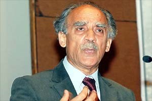 Demonetisation: Arun Shourie says false remarks attributed to him, to sue Twitter