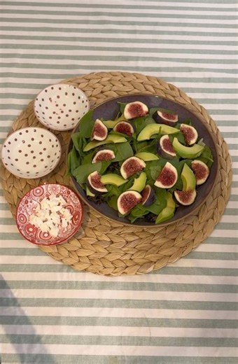 “Unexpected but Delicious 🥑 Fig + Spinach + Avocado Salad” shorts #salad #recipe #healthydiet