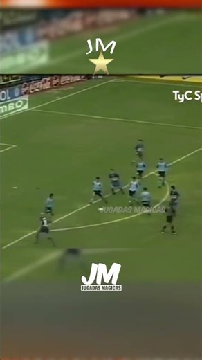 This assist from Riquelme seems impossible.