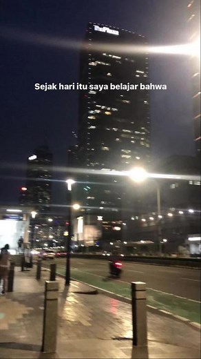 Urban Night Scenes: Exploring City Lights and Shadows