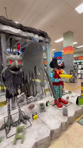 Spirit Halloween 🎃 store