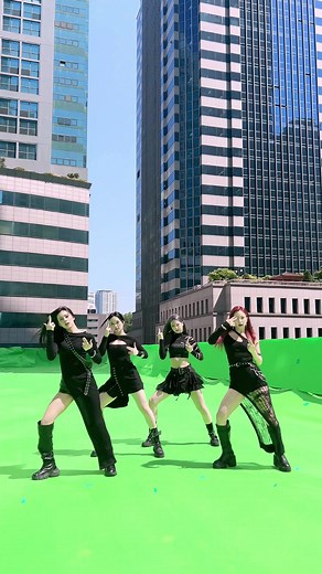 「RISE UP」M/Vのお気に入りシーンを教えてくださいっ✍️ #RIO #MAYA #AYAKA #RIMA #NiziU #ニジュー #니쥬 #WithU #RISE_UP #NiziU_RISEUP #RISE_UP_Challenge