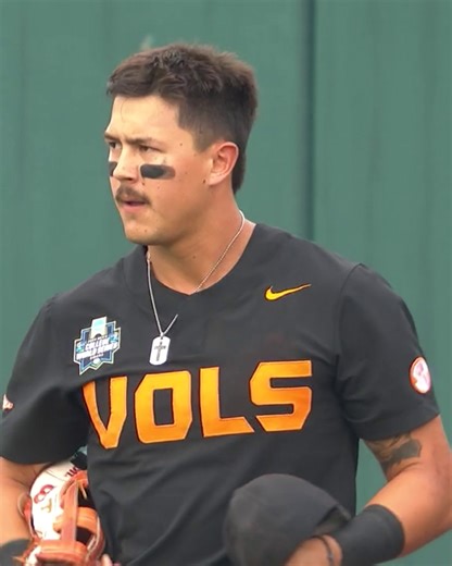 UNREAL CATCH BY HUNTER ENSLEY 😱 Tennessee Baseball | NCAA Baseball | SportsCenter