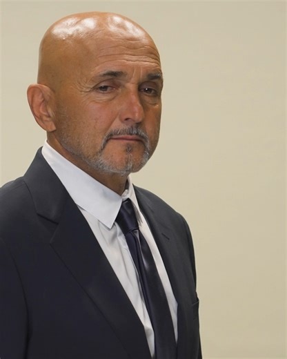 323K views · 7.2K reactions | All eyes on 푳풖풄풊풂풏풐 푺풑풂풍풍풆풕풕풊 , who today spoke to the press for the first time as the new Bianconeri coach and led his first training session ahead of the match against Cremonese. New faces around, but the same hunger from our lads to get ready for tomorrow night’s game! | Juventus | Facebook