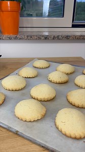 Che buoni i biscotti cuor di mela! https://blog.giallozafferano.it/ilcaldosaporedelsud/ricetta-biscotti-cuor-di-mela-con-noci-e-cannella/ | Il caldo sapore del sud di Fernanda Nicotra