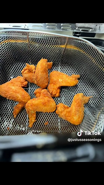 Frying chicken in my new @masterbuilt deep fryer using my just us chicken original breading 🔥🔥🔥 Shop justusseasonings.com for the best breadings and seasonings 🎉🎉🎉 #fyp #dinnerideas #chicken #masterbuilt #friday