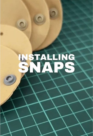 That Addictive Snap! ✨🔩 After dozens of prototypes and offcut experiments, this keyholder finally made it to the snap stage—and it’s lowkey my favourite part. That tiny pop of the snap locking in? So satisfying~ 🤩 Made from leftover cork leather from my wallet batches, this design checks all my boxes: • One single piece • Compact, clean, no stitches • Holds 2–3 keys • Works as a lanyard • Fully made with Cricut It looks simple, but getting here took a whole lot of “back to the drawing board” m