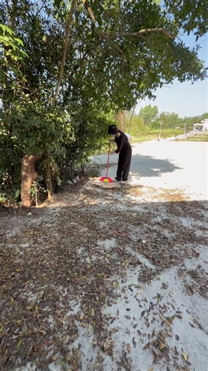 Turbo Jet Blower: Efficient Handheld Snow and Leaf Tool