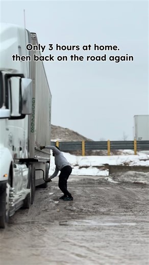 In trucking there is no fixed schedule. Some days are crazy busy. But if you really want to stay fit, you plan your time in advance. No matter how busy the day is, you can always find some time. And honestly, working out doesn’t make you more tired — it makes you more active. 💪🚛