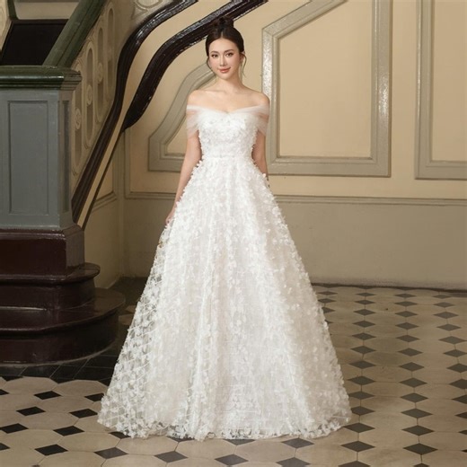Off Shoulder Lace Wedding Dress A Line Bridal Gown 3D Floral Lace Romantic Wedding Dress