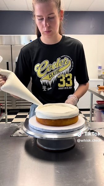 Elegant Black Wedding Cake Decorating with Mixed Metallics