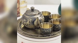 Chinese Gongfu Tea Set,Traditional Teapot Set Including 4 Metal Cups and Tea Tray,Craft Kettle Set for Table Decor (Dragon)