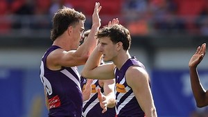 Voss and Sturt peg two back against the tide