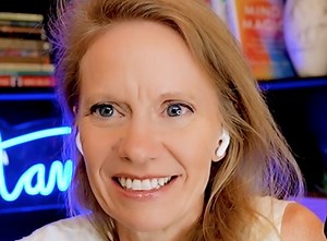 The 8 Aura Colors That Reveal Who You Really Are, Explained By A Mystic