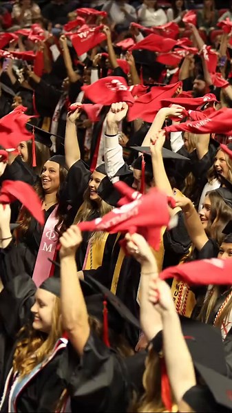 This is what dreams are made of 🥹✨ #Graduation #WKU #LizzieMcGuire #dreams #dreamscometrue #thisiswhatdreamsaremadeof #collegegrad #gotops #achievementunlocked #newgrad #newadventures