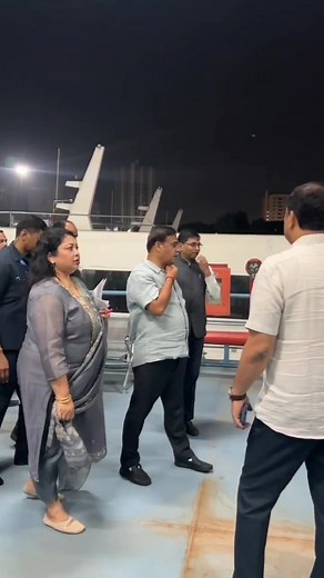 কালি নিশা গুৱাহাটী প্ৰৱেশদ্বাৰ আৰু গুৱাহাটী ৰিভাৰফ্ৰণ্ট পৰিদৰ্শন কৰি সংশ্লিষ্ট বিষয়াসকলৰ সৈতে মতামত প্ৰদান কৰিছিলোঁ। অসমৰ প্ৰেক্ষাপটত নতুনকৈ সংযোজিত হ'বলগীয়া এই দুই প্ৰকল্প আগন্তুক নৱেম্বৰত মাননীয়া বিত্তমন্ত্ৰী শ্ৰীমতী নিৰ্মলা সীতাৰমন ডাঙৰীয়ানীয়ে ৰাইজলৈ উছৰ্গা কৰিব৷ নাগৰিককেন্দ্ৰিক এই দুই আন্ত:গাঁথনিয়ে গুৱাহাটী তথা সামগ্ৰিকভাৱে অসমৰ নৱবিকাশক নিশ্চিতভাৱে প্ৰতিফলিত কৰিব৷ Last night I inspected the Gateway of Guwahati terminal and Guwahati riverfront and shared my feedback with the concerned offic