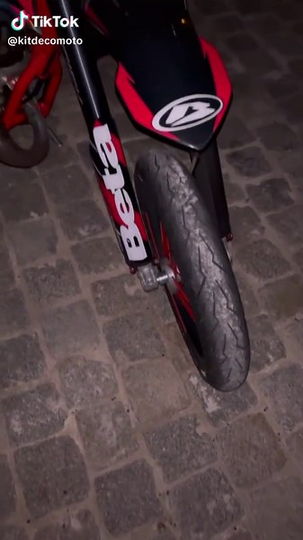 Kit déco Beta 50 avec option holographique 🔴⚫️ www.kitdeco-moto.fr #kitdeco #kitdecomoto #beta #50cc #moto #supermotard #fyp #pourtoi