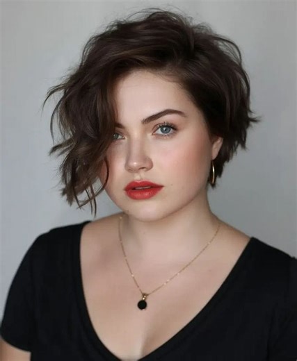 The Best Short Haircuts for Round Faces in 2025 | Beauty Of Women