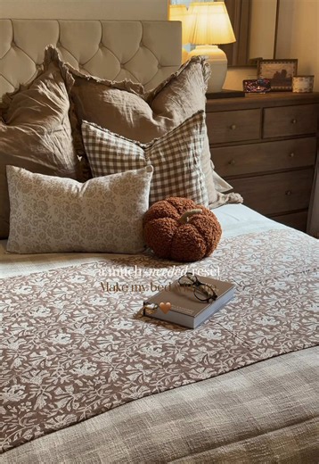 Make My Bed with Me: Cozy Autumn Bedroom Styling