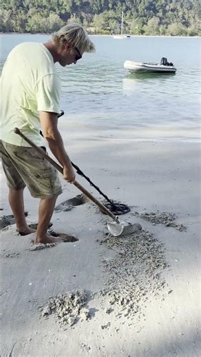 🔎 SOMETHING SMALL… BUT WHY WAS IT HERE?! #metaldetecting #treasuresearch #metaldetector