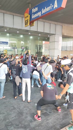 Marahin Lantai: Understanding the Wibu Craze