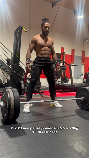 Stephane Ossang🅰 on Instagram: "Full session snatch today en mode énervé 🐺 Les sensations reviennent ça fait plaisir ! En pré workout : 1 gingembre 🫚 et 1 orange 🍊🚀 Faut pas chercher plus loin 🤪 Bonne semaine les amis ❤️ @le_studio_beawolftraining @beawolftraining #snatch #weightlifting #crosstraining"