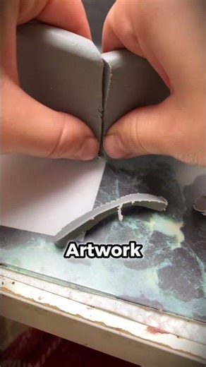 This Mouth on Her Hand Is REAL (@dolikart)