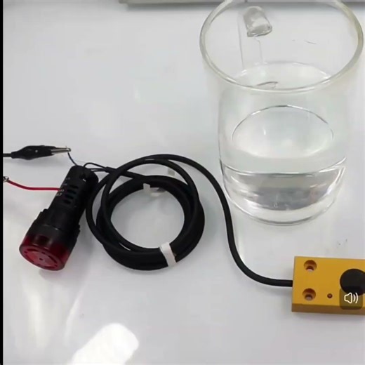 Non-contact liquid level switch.