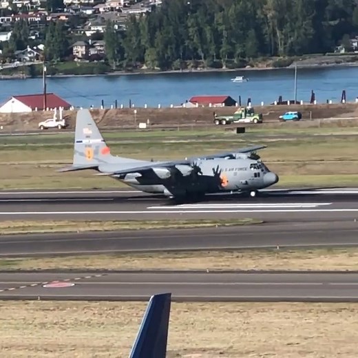 Two high roller C-130s leaving PDX on a quick gas & go #c130 #c130hercules #herc #hercules #kpdx #nevadaairguard #nevadaang #highrollers #airnationalguard #usaf #usairforce #airforce #military #airport #airplane #turboprop #sports | Big_seans_aviation