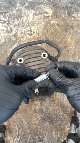 Mechanic's trick for installing valve stem seals #automotive #automobile #turnip #turnipclub #short