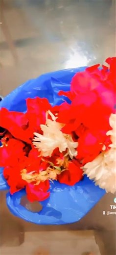 beautiful flower bouquet 💐🌹 lovely roses smells good I love my bouquet of Rose