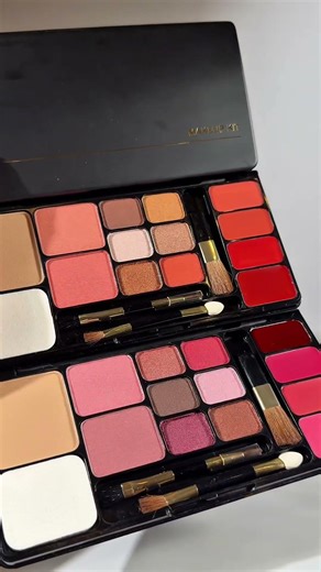 Team rustic or passion? 😘💕 #makeupvivaqueen #makeupkit